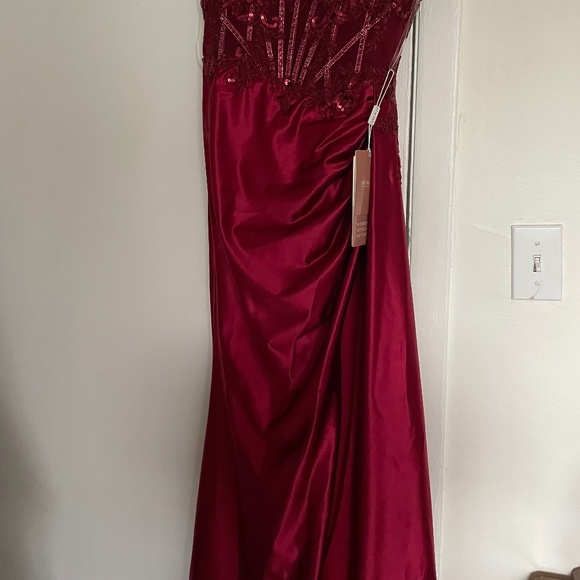 Long formal dress - Picture 3 of 8